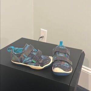 Plae Blue and Green Sneakers with Durable Sole